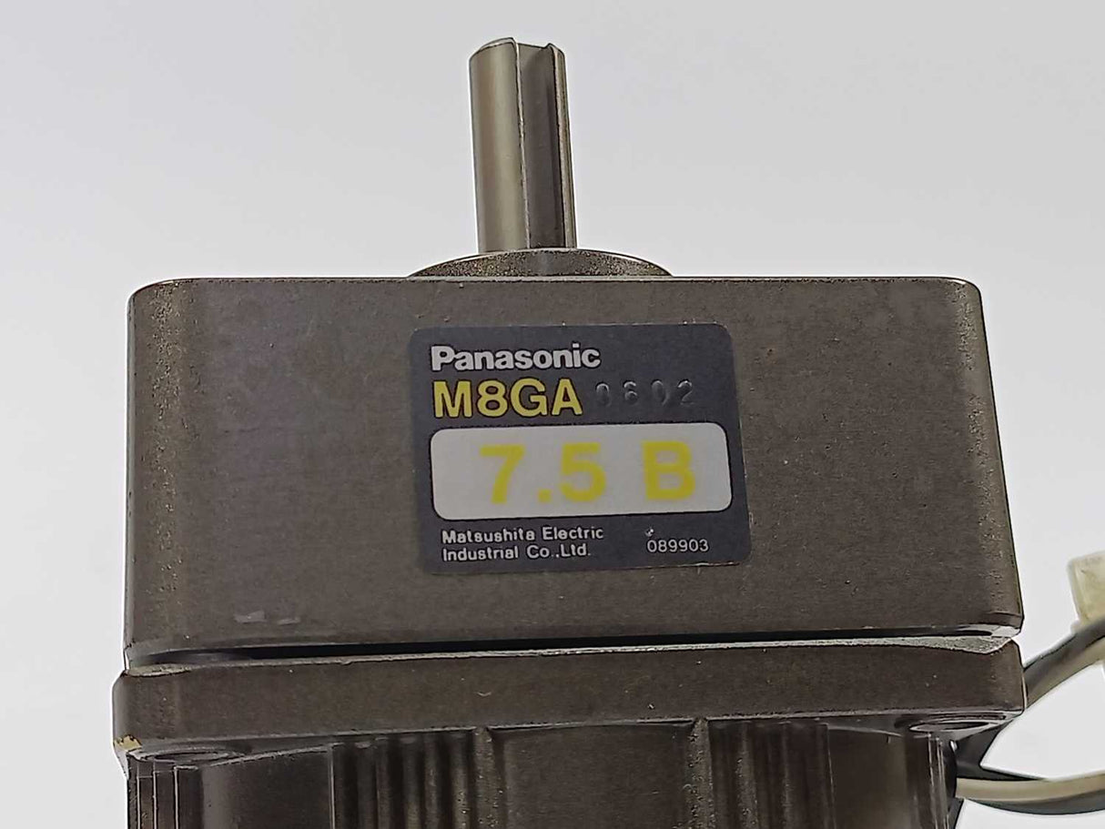 Panasonic M8RA25GV4L AC Servo Motor 100V 50Hz 0.6A / 100V 60Hz 0.65A