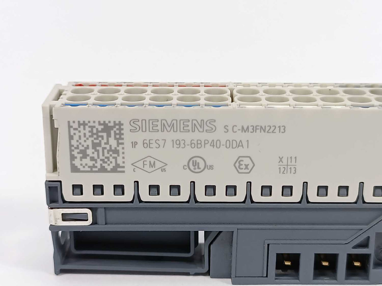Siemens 6ES7134-6HD01-0BA1 Analog Input Module w/ 6ES7 193-6BP40-0DA1