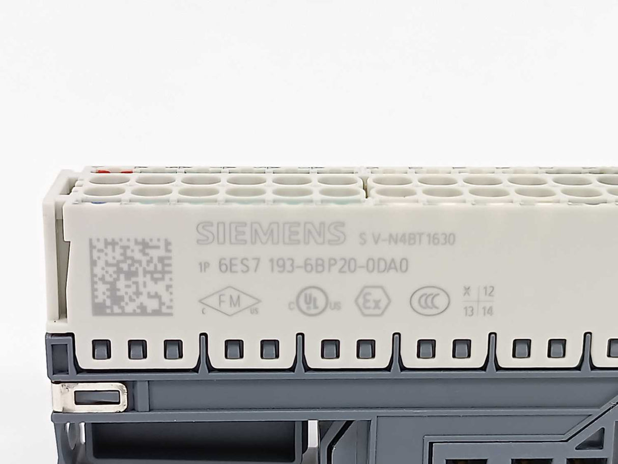 Siemens 6AG1131-6BF01-7BA0 SIPLUS ET 200SP DI w/ 6ES7193-6BP20-0DA0