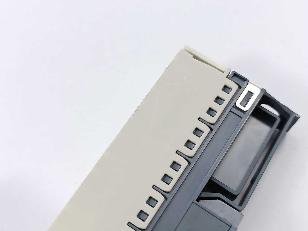 Siemens 6ES7 134-6JD00-0CA1 Analog Input Module w/ 6ES7 193-6BP20-0DA0