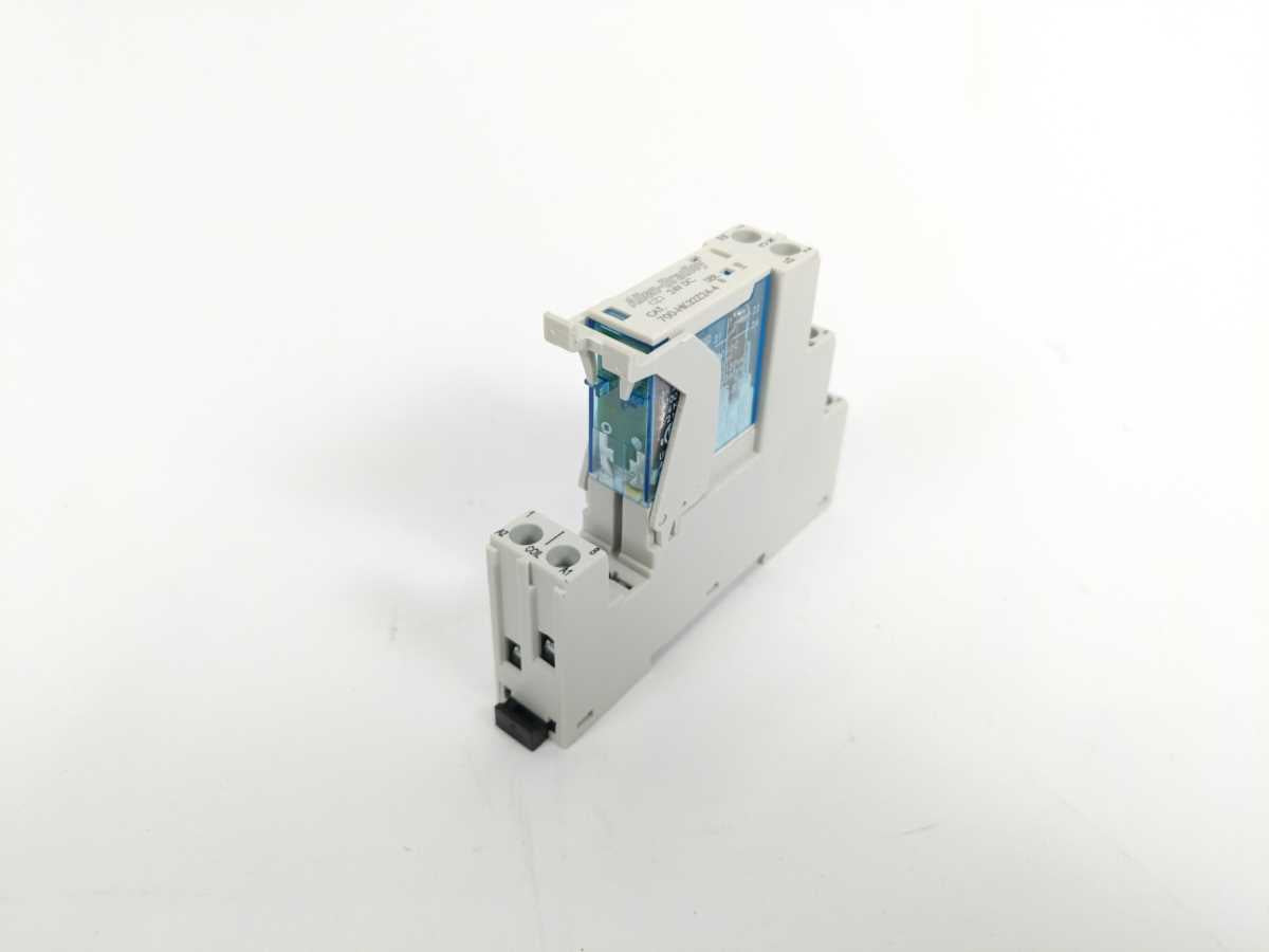 AB 700-HK32Z24-4 Ser.B, 24VDC, W:700-HN222 Ser.B 8A/300V