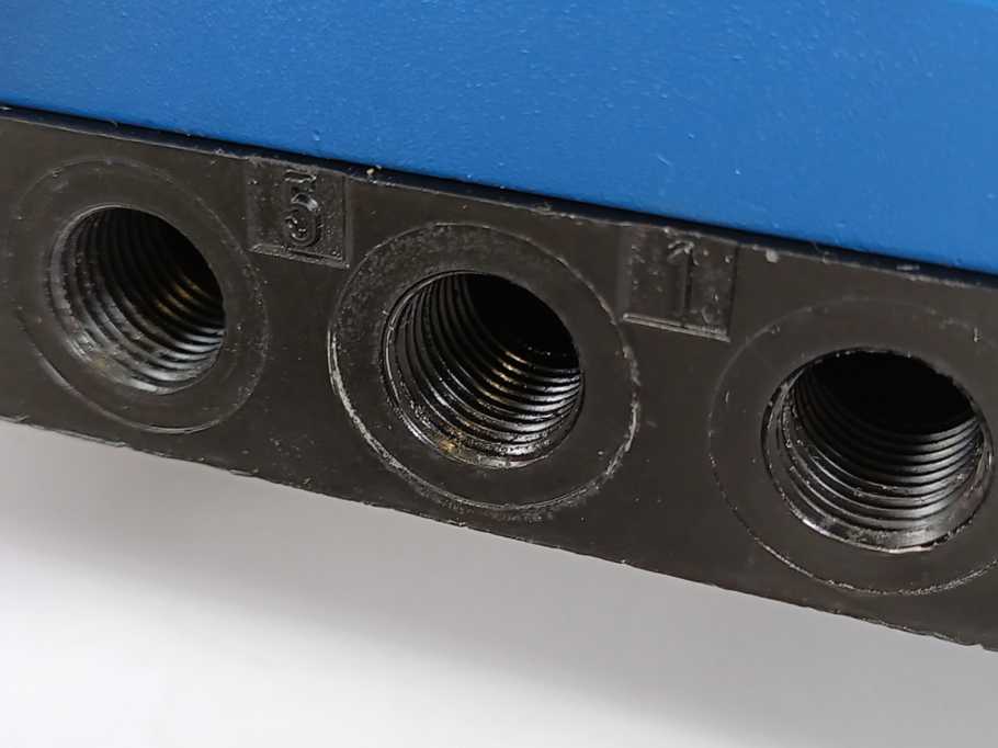 Rexroth Mecman 581-22 Double Solenoid Valve
