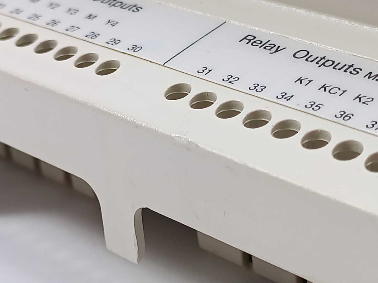 TAC 0-073-0011-2 302/N/P Xenta 302 Programmable Controller