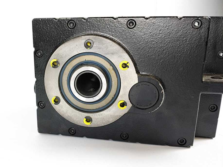 LENZE GFL05-2SSCR-071C33 Gearbox i=9,946, 119Nm, 362 r/min (180Hz)