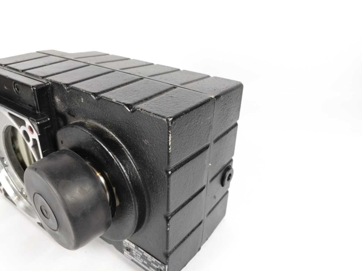 LENZE GFL05-2SSCR-071C33 Gearbox i=9,946, 119Nm, 362 r/min (180Hz)