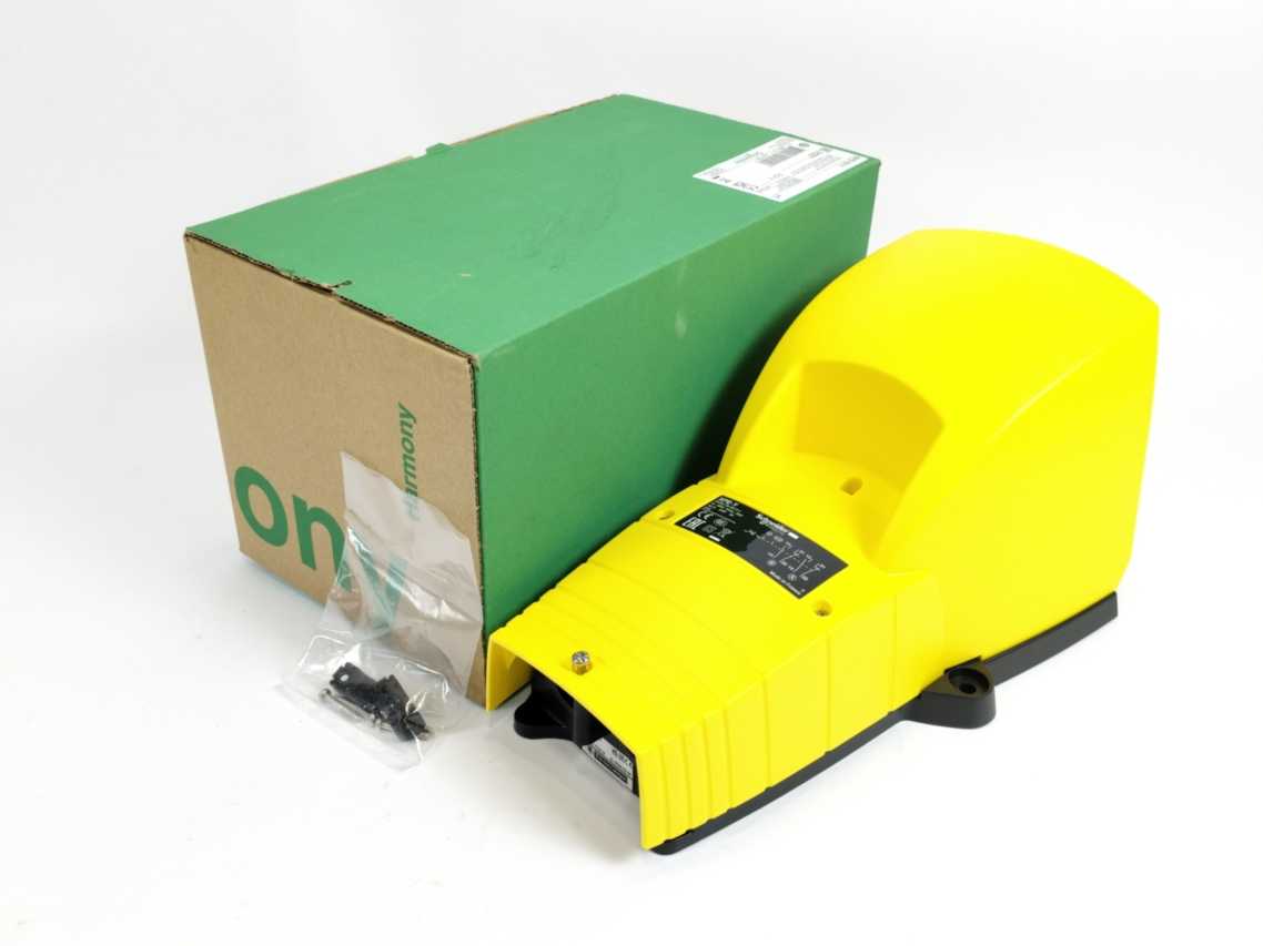 Schneider Electric XPEY611 Yellow Plast Foot Switch 2 O+F