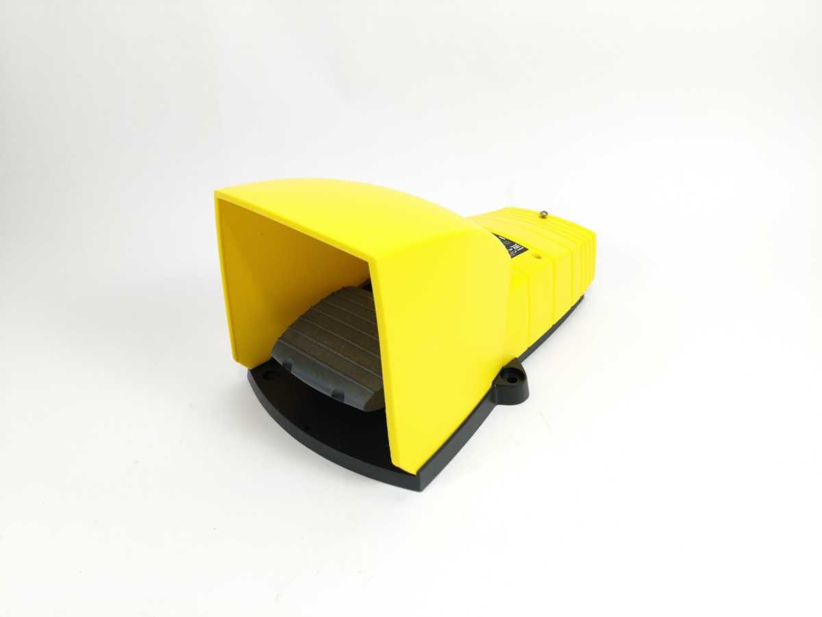 Schneider Electric XPEY611 Yellow Plast Foot Switch 2 O+F
