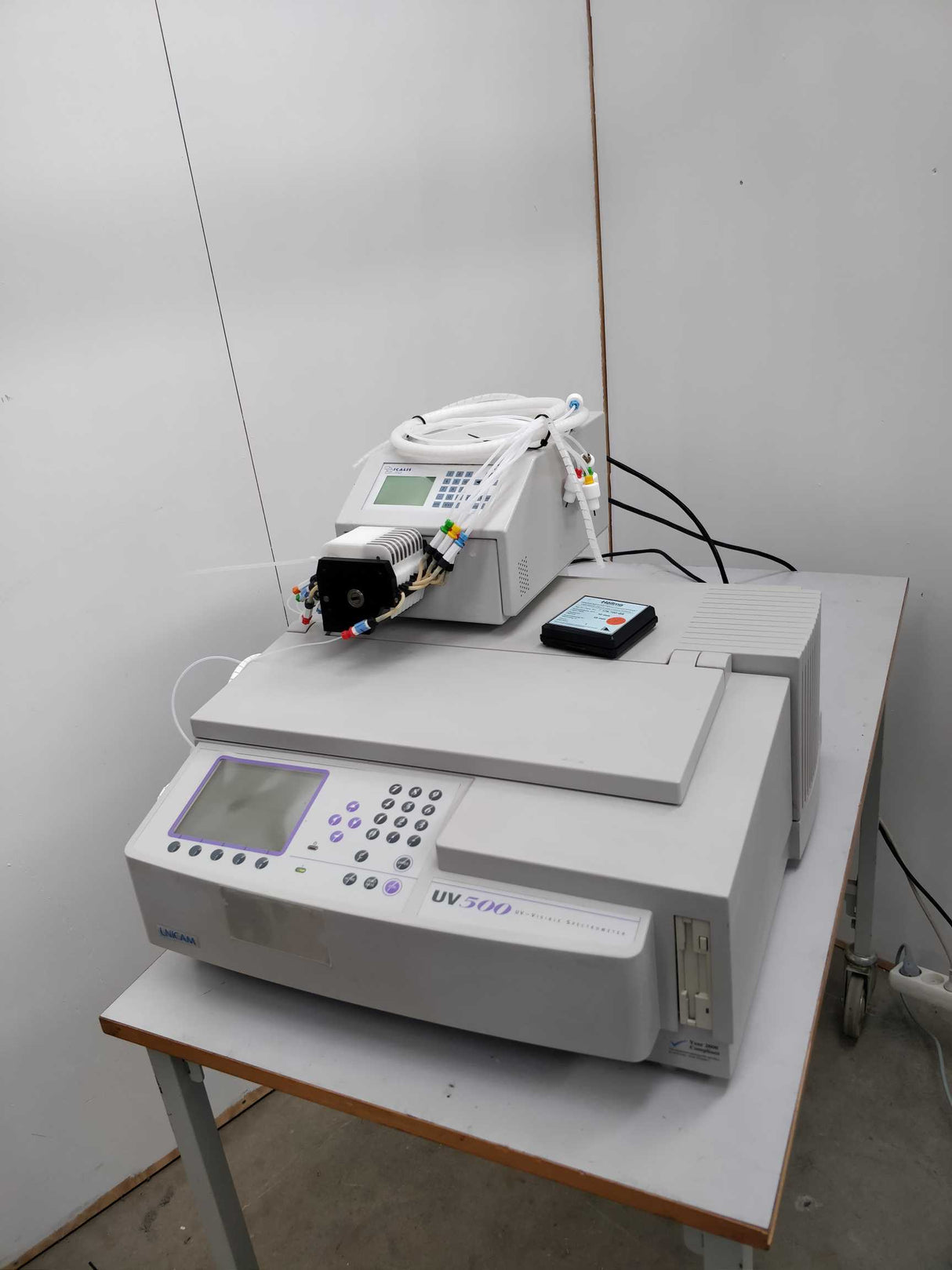 Unicam UV530 Spectrophotometer with 176.700-QS & PCP490