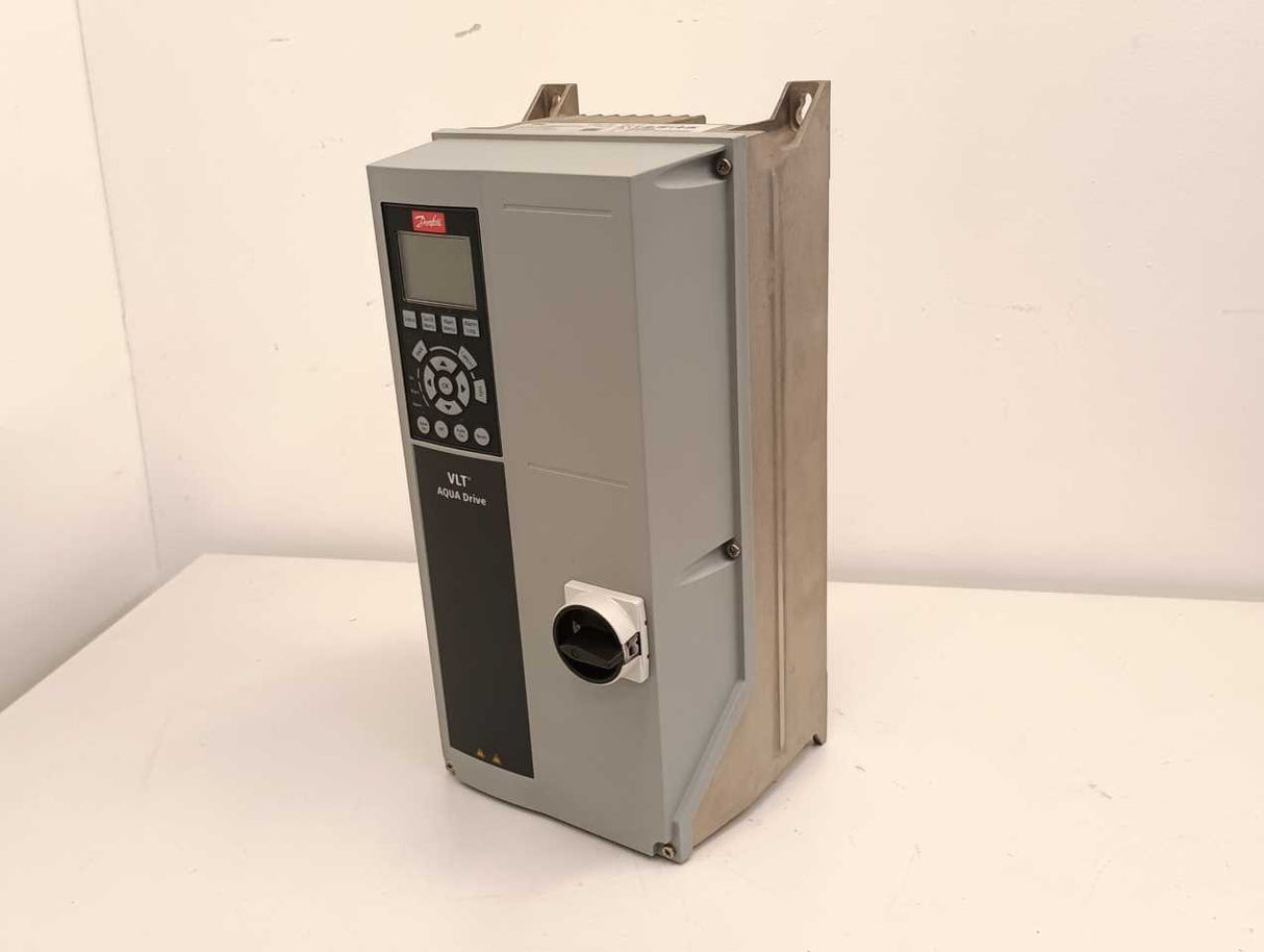 Danfoss 131U2878 VLT Aqua Drive FC-202PK37T4Z55H1XGX1OXSXXXXAXBXCXXXXDX