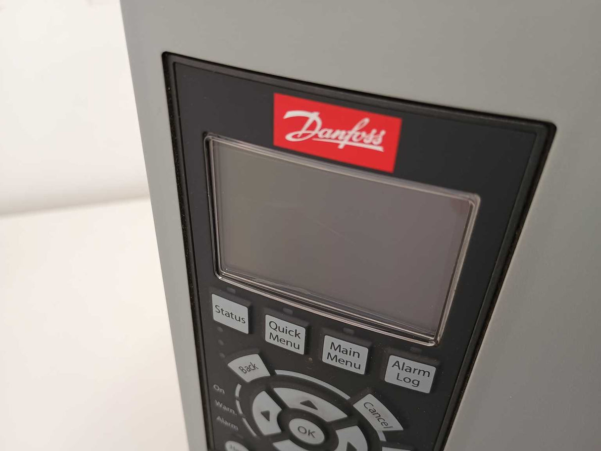 Danfoss 131U2878 VLT Aqua Drive FC-202PK37T4Z55H1XGX1OXSXXXXAXBXCXXXXDX