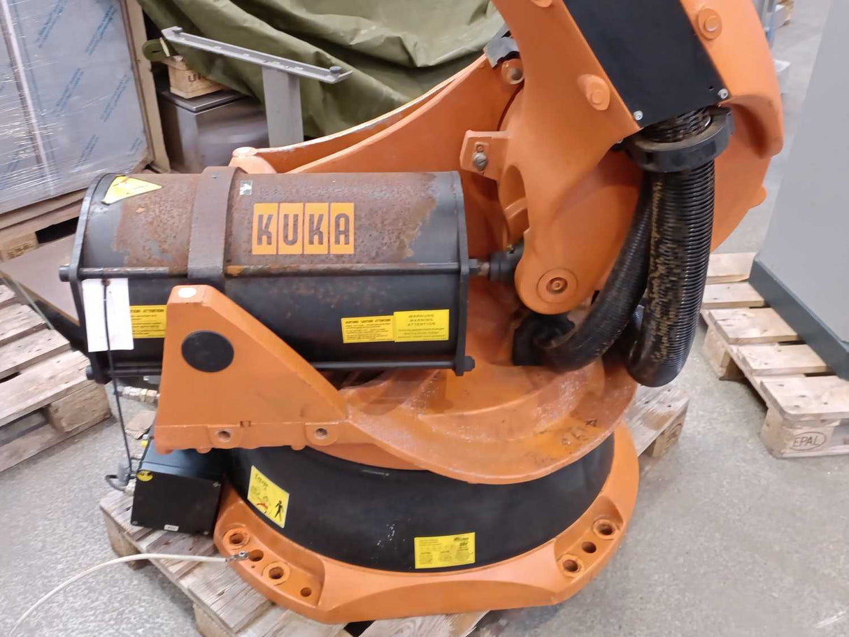 KUKA KR180 (2000) floor 800520, Heavy Duty Robot w/ KR C2 Controller,