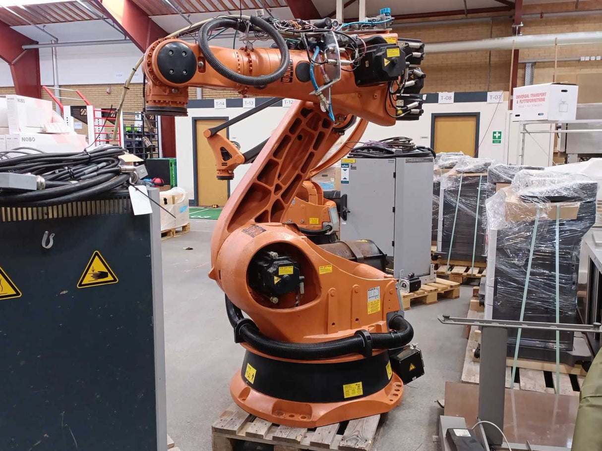 KUKA KR180 (2000) floor 800520, Heavy Duty Robot w/ KR C2 Controller,