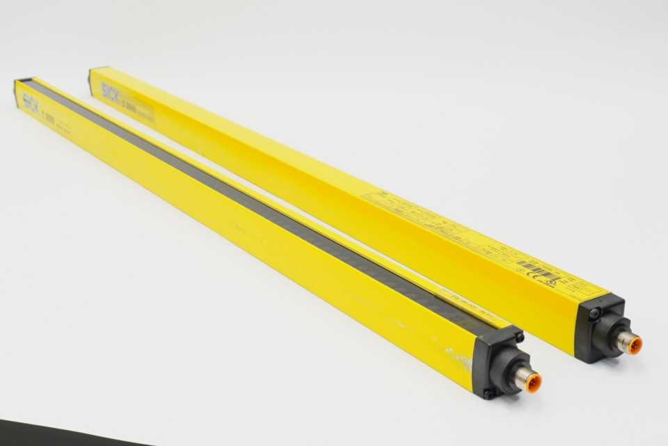 SICK 1016581/1016582 C2000 Industrial Safety Light Curtain, Sender and Receiver