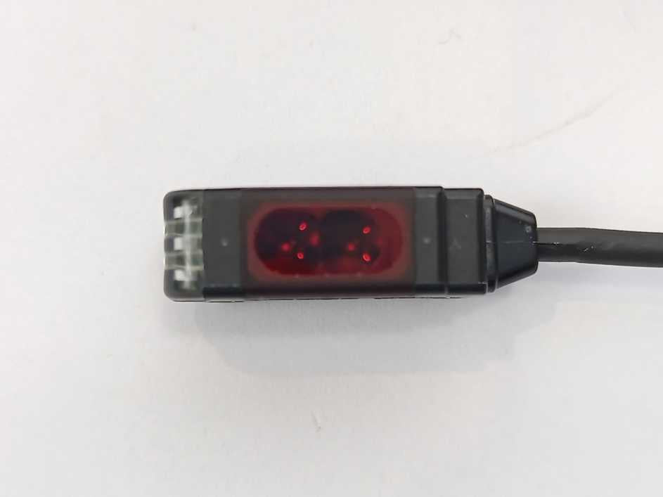 OMRON E3T-SR23 Photoelectric Switch, 2m cable, 12-24 V DC