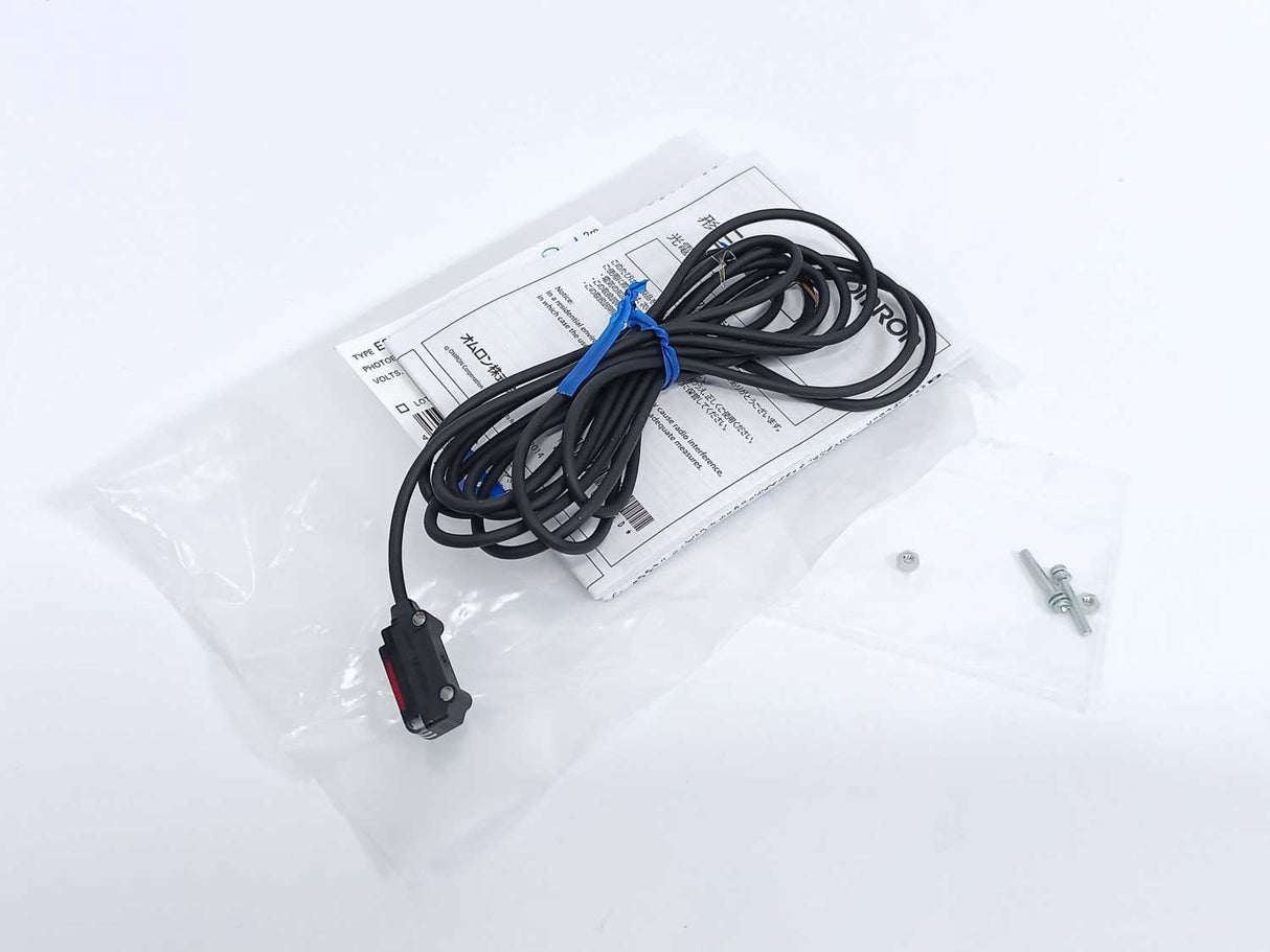 OMRON E3T-SR44-C Photoelectric Switch, 2m Cable, 12-24 V DC