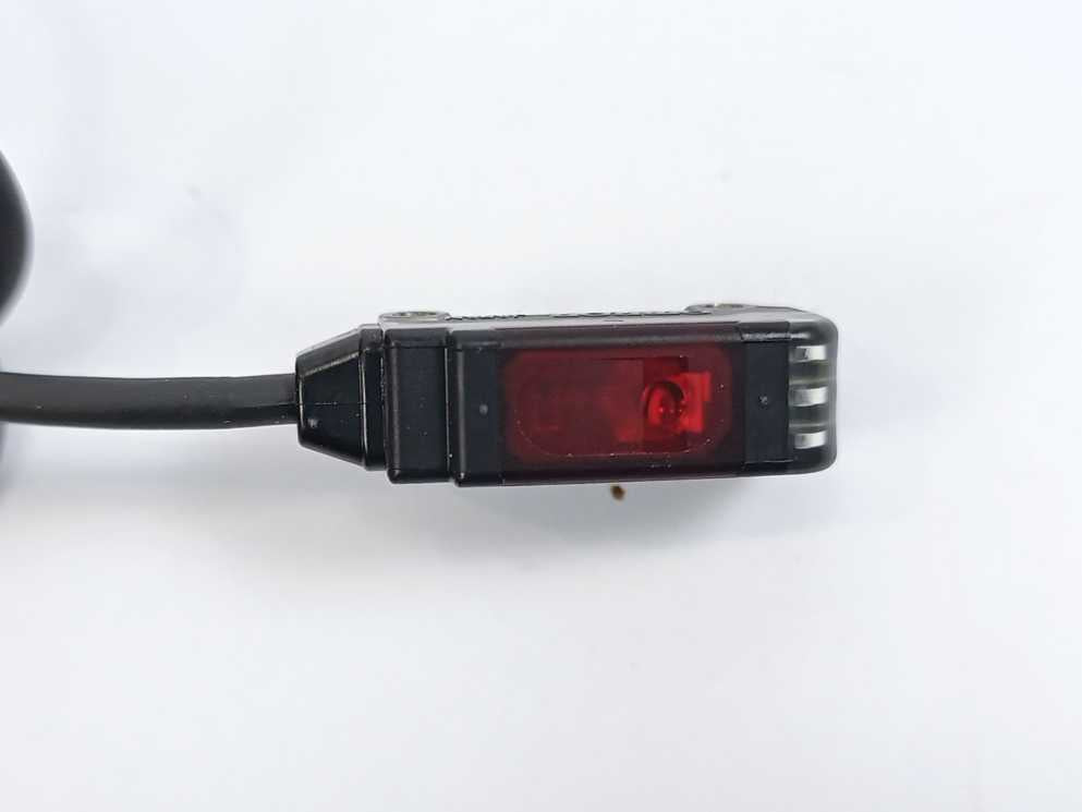 OMRON E3T-SR44-C Photoelectric Switch, 2m Cable, 12-24 V DC