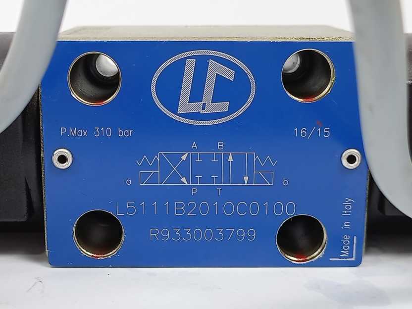 Bosch / Rexroth R933003799 4/3-4/2 Directional Valve With Solenoid Actuation