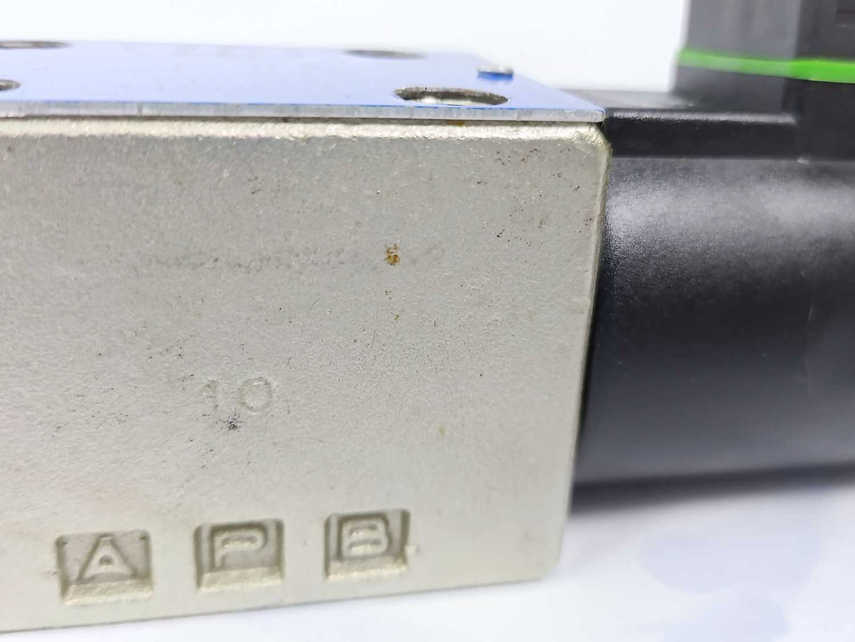 Bosch / Rexroth R933003799 4/3-4/2 Directional Valve With Solenoid Actuation