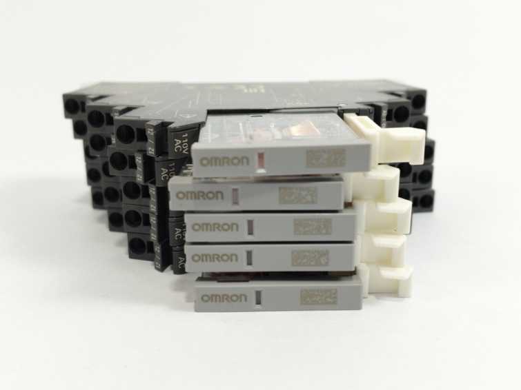 OMRON G2RV-SR500 AC110 0002168119 Slim I/O General Purpose Relay Batch 5 pcs.