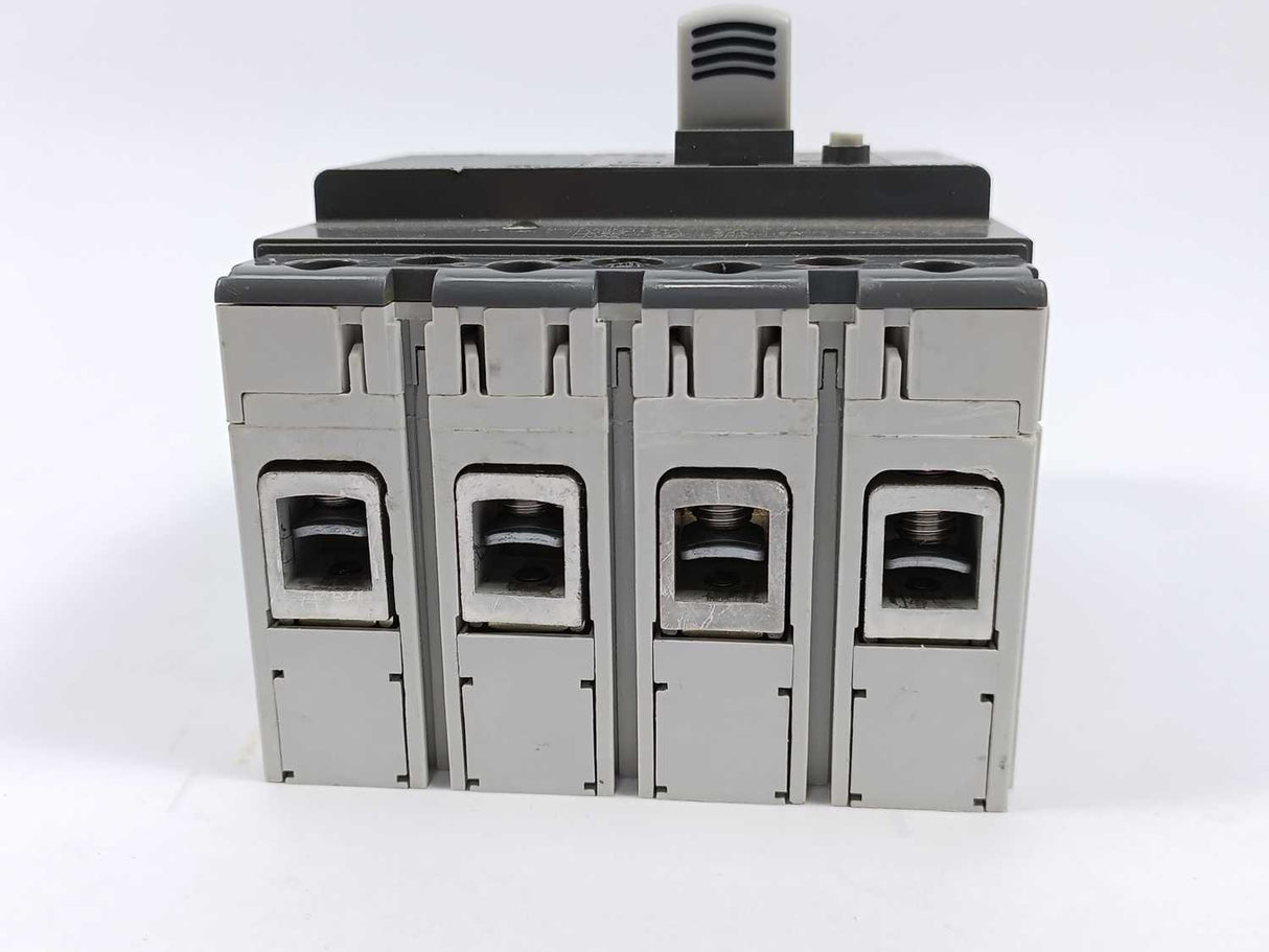 ABB 1SDA067440R1 XT1S 160 TMD 63-630 4p F F Circuit Breaker