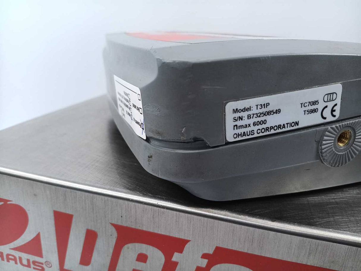 OHAUS D30BR Defender 3000 Industrial Scale w/ T31P Indicator