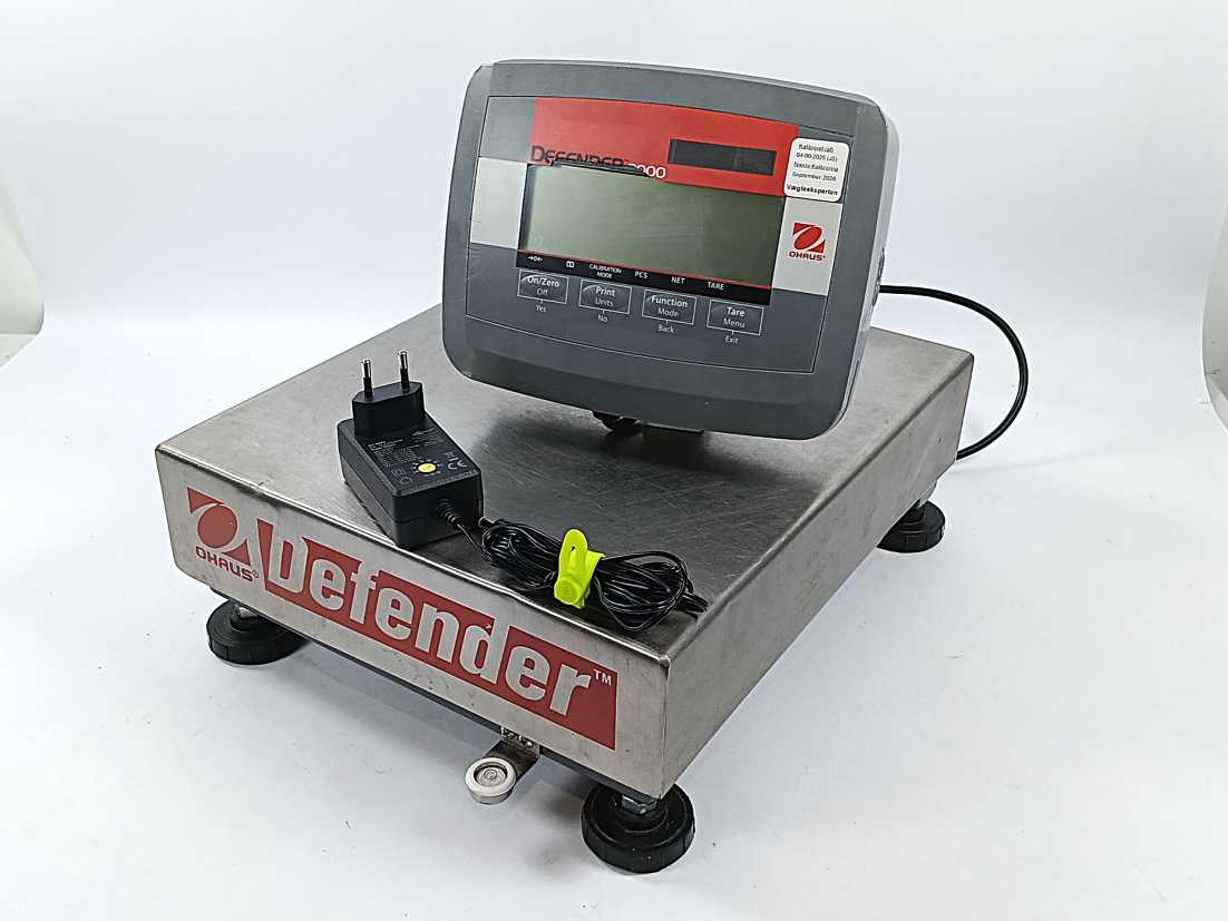 OHAUS D30BR Defender 3000 Industrial Scale w/ T31P Indicator