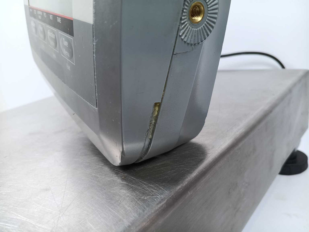 OHAUS D30BR Defender 3000 Industrial Scale w/ T31P Indicator
