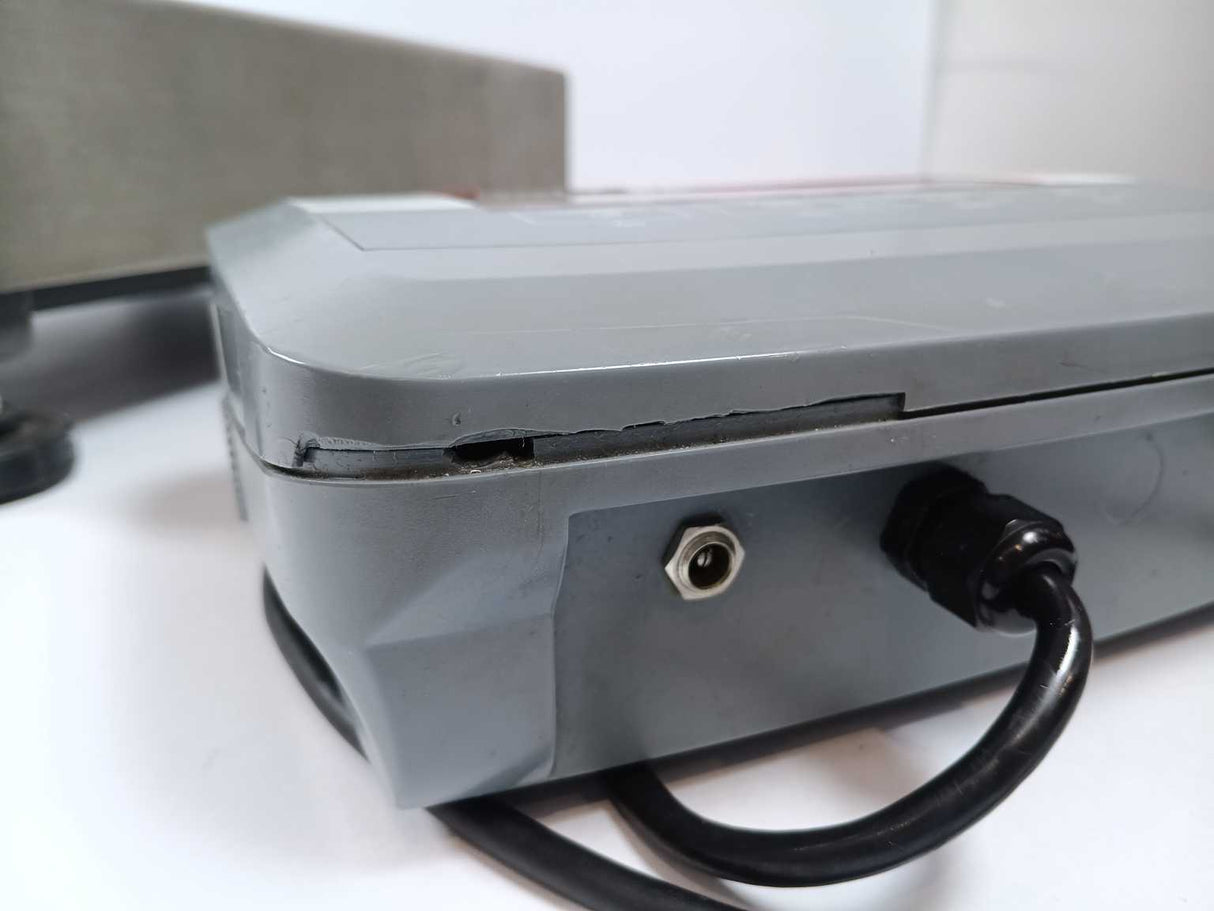 OHAUS D30BR Defender 3000 Industrial Scale w/ T31P Indicator