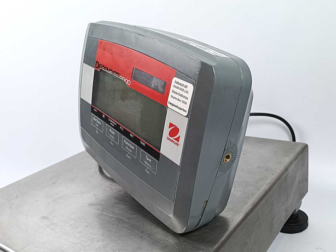 OHAUS D30BR Defender 3000 Industrial Scale w/ T31P Indicator