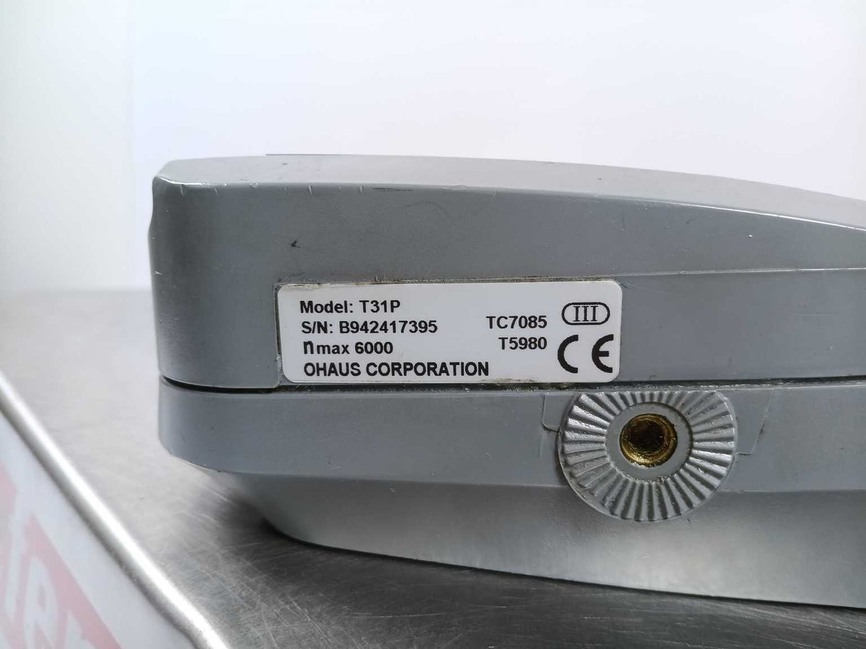 OHAUS D30BR Defender 3000 Industrial Scale w/ T31P Indicator