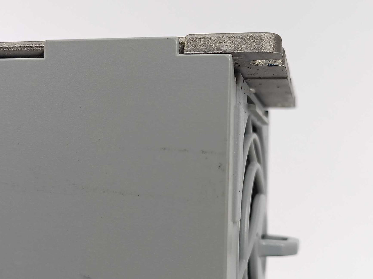 Danfoss FC-301PK75T4E20H1XNXXXXSXXXXAXBXCXXXXDX 131B235 VLT Inverter 0,75 kW