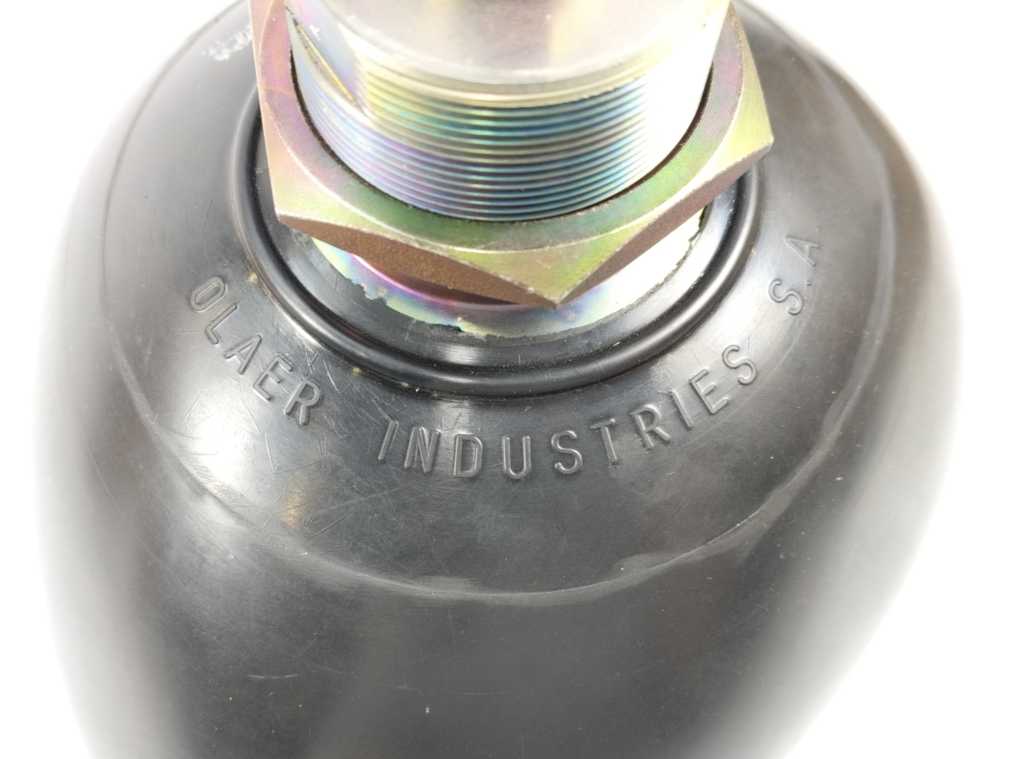 Olaer Industries S.A. 1.5m.daN MAXI F1801 Balloon Accumulator with Valve