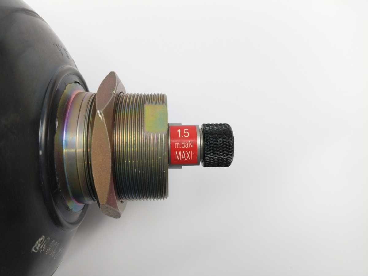 Olaer Industries S.A. 1.5m.daN MAXI F1801 Balloon Accumulator with Valve