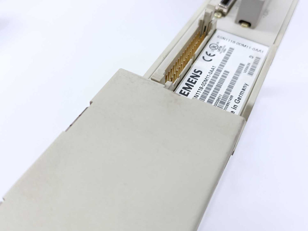 Siemens 6SN118-0DM11-0AA1 SIMODRIVE 611-D + 6SN1123-1AA00-0BA1