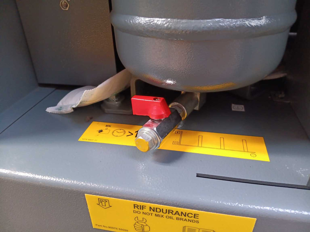 Atlas Copco G5FF 10 TM Air Compressor w/ 9095319580 Air Reciever 2022, 0 Hours