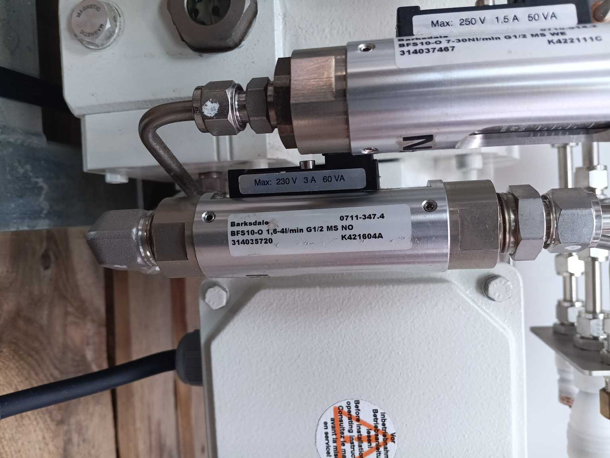 Pfeiffer Vacuum PP W21 000 C Okta 250 + Busch NS 0070 C TH0 Vacuum Pump System