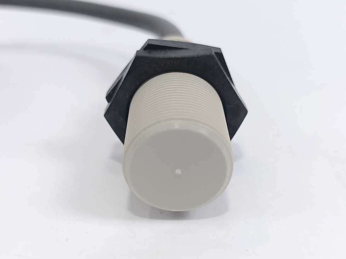 OMRON E2F-X5F1 Proximity Switch 12-24 VDC w/ 2m Cable