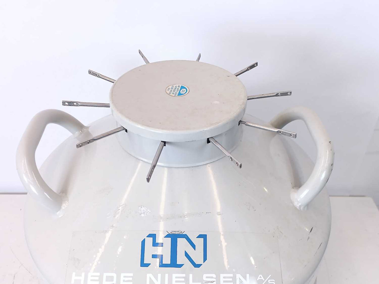 Union Carbide Liquid Nitrogen Refrigerator Diameter: 440mm, Height 450mm