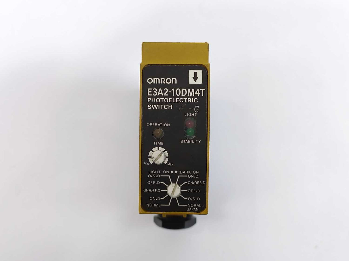 OMRON E3A2-10DM4T Photoelectric Switch