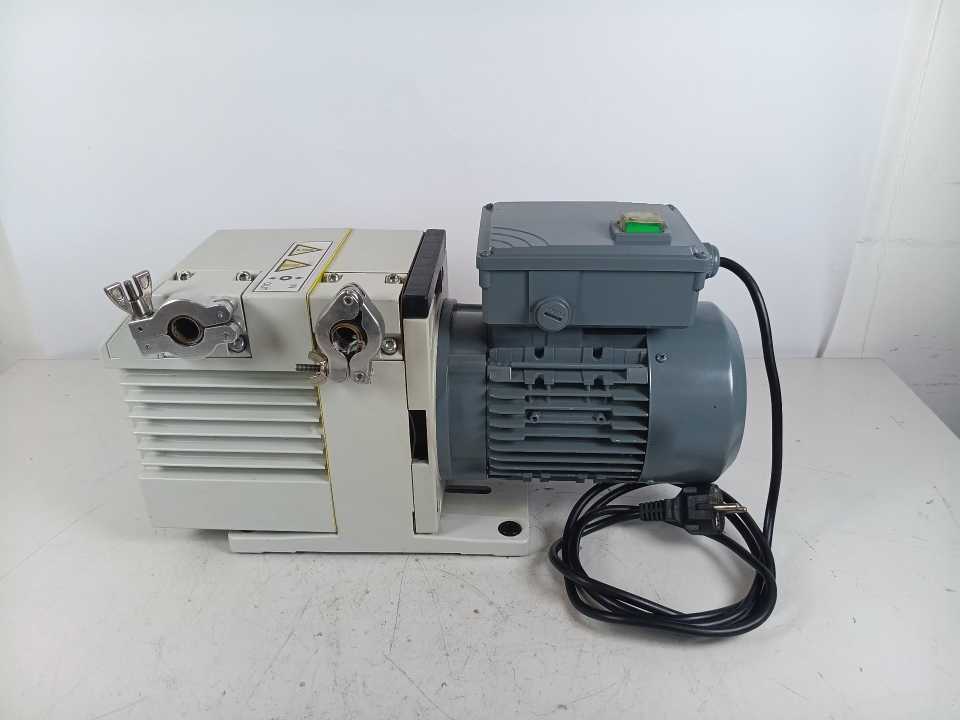 Oerlikon 11245 Leybold Vacuum TRIVAC D 4 B Rotary Vane Vacuum Pump