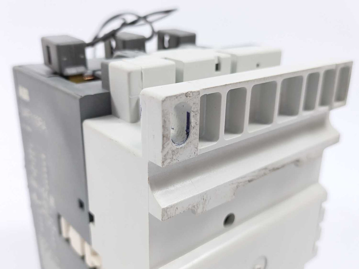 ABB 1SFL457024R7000 UAF110RA 3-pole Contactors ,20-60V Coil