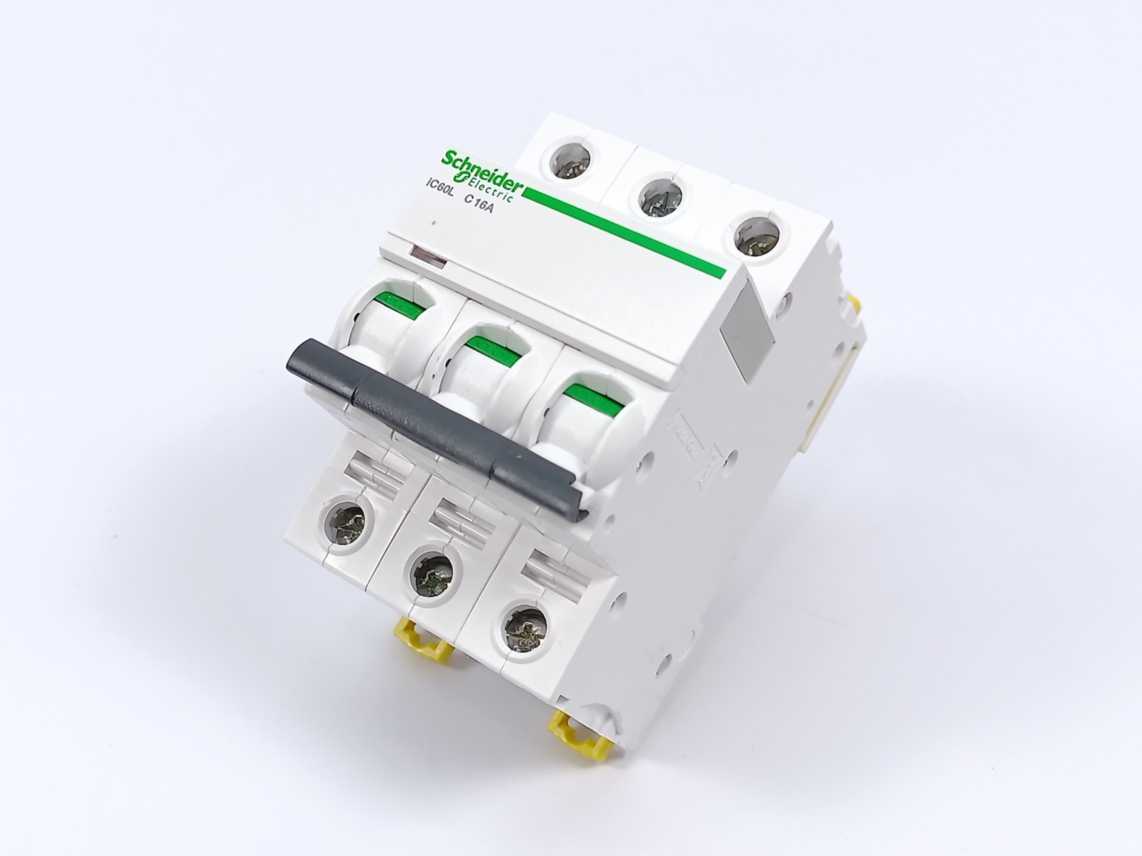 Schneider Electric A9F94316 3P 16A Miniature Circuit Breaker