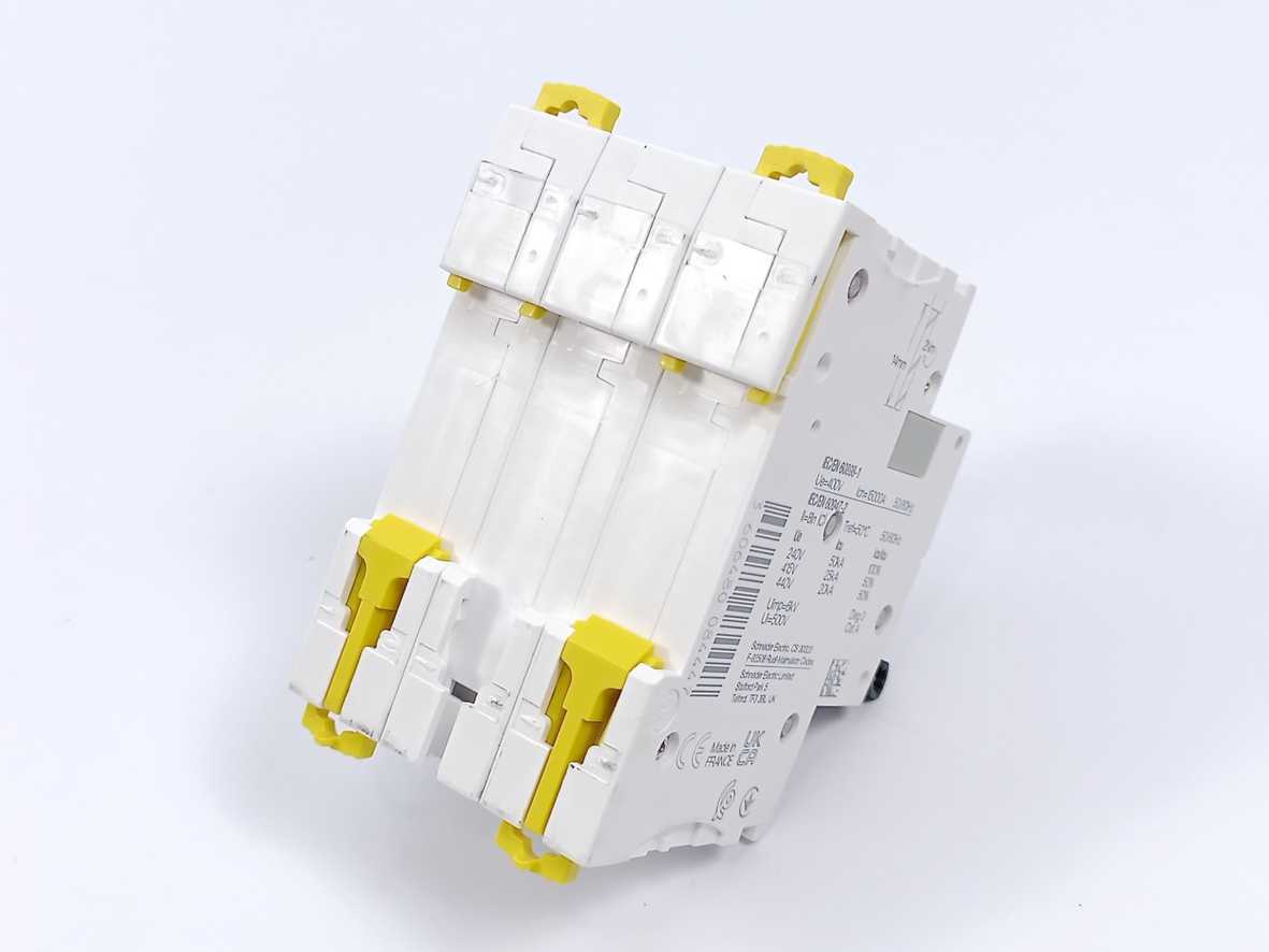 Schneider Electric A9F94316 3P 16A Miniature Circuit Breaker
