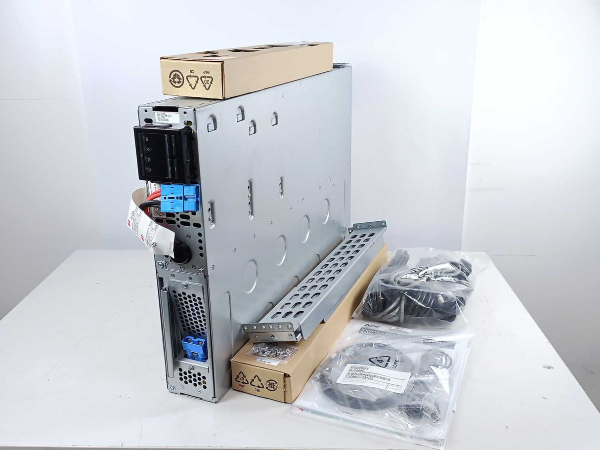 Shneider Electric SMT2200RMI2UC APC Smart-UPS 2200VA, LCD, RM 2U,230V, EU only