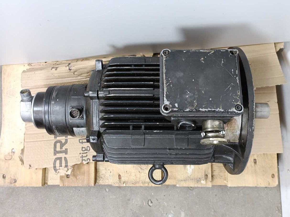 Indramat MAC132B-1-ID-4-C/B5-A-0/DJ520B AC Servo Motor