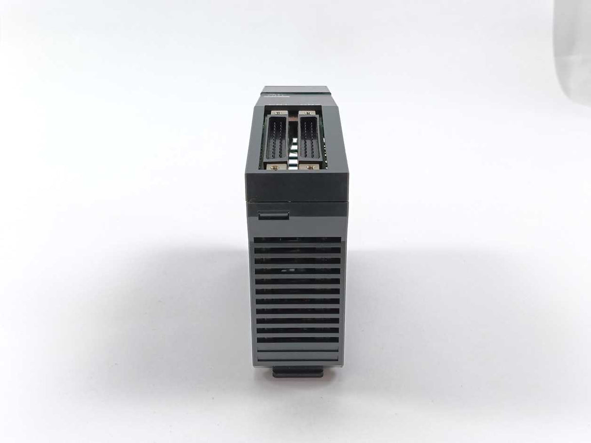 Idec PF3S-T32S Output Module