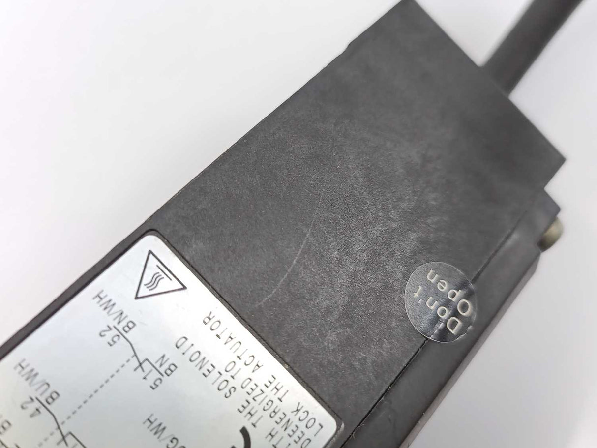 Idec HS5E-D4 Safety Door Switch