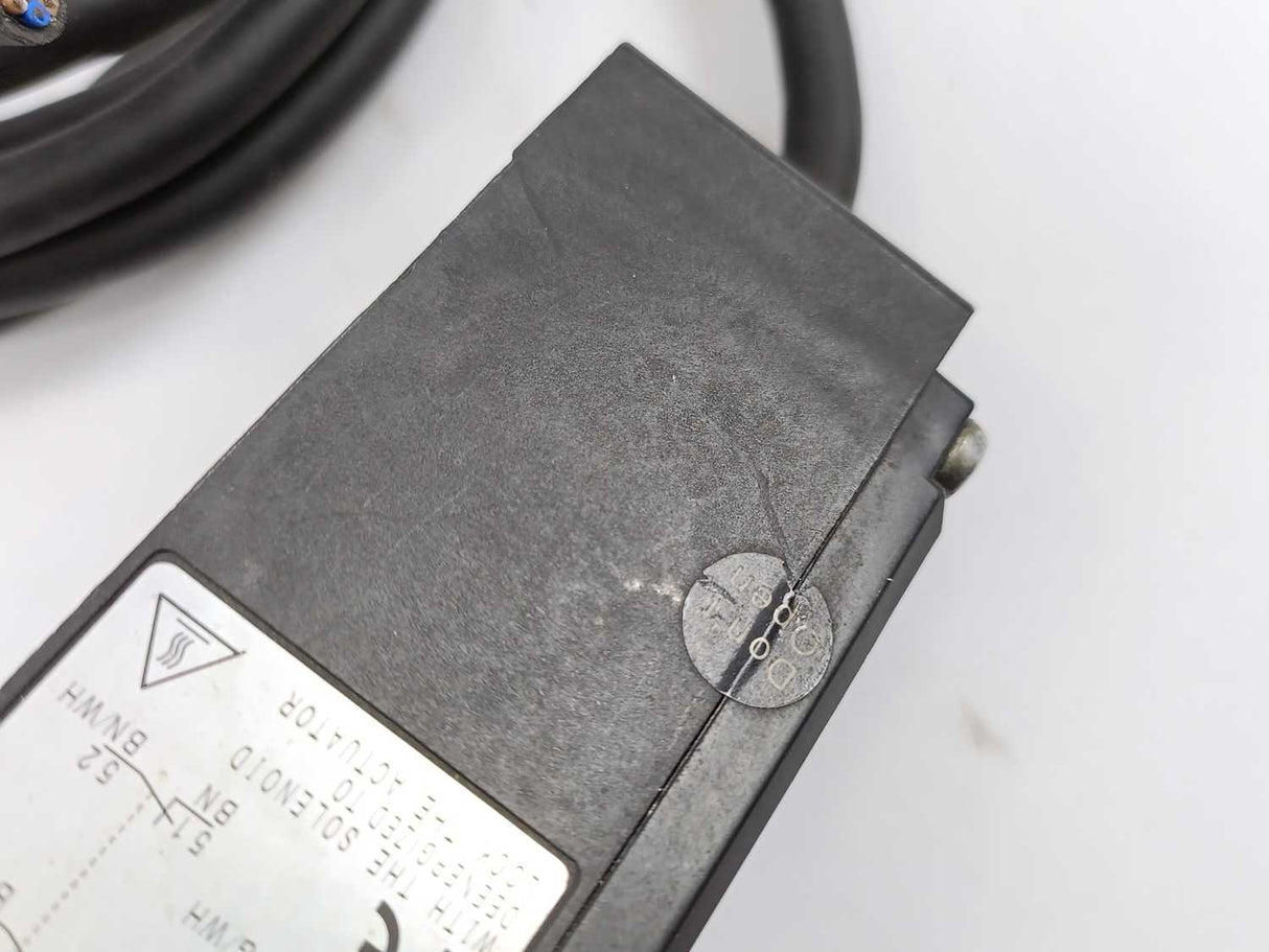 Idec HS5E-D4 Safety Door Switch