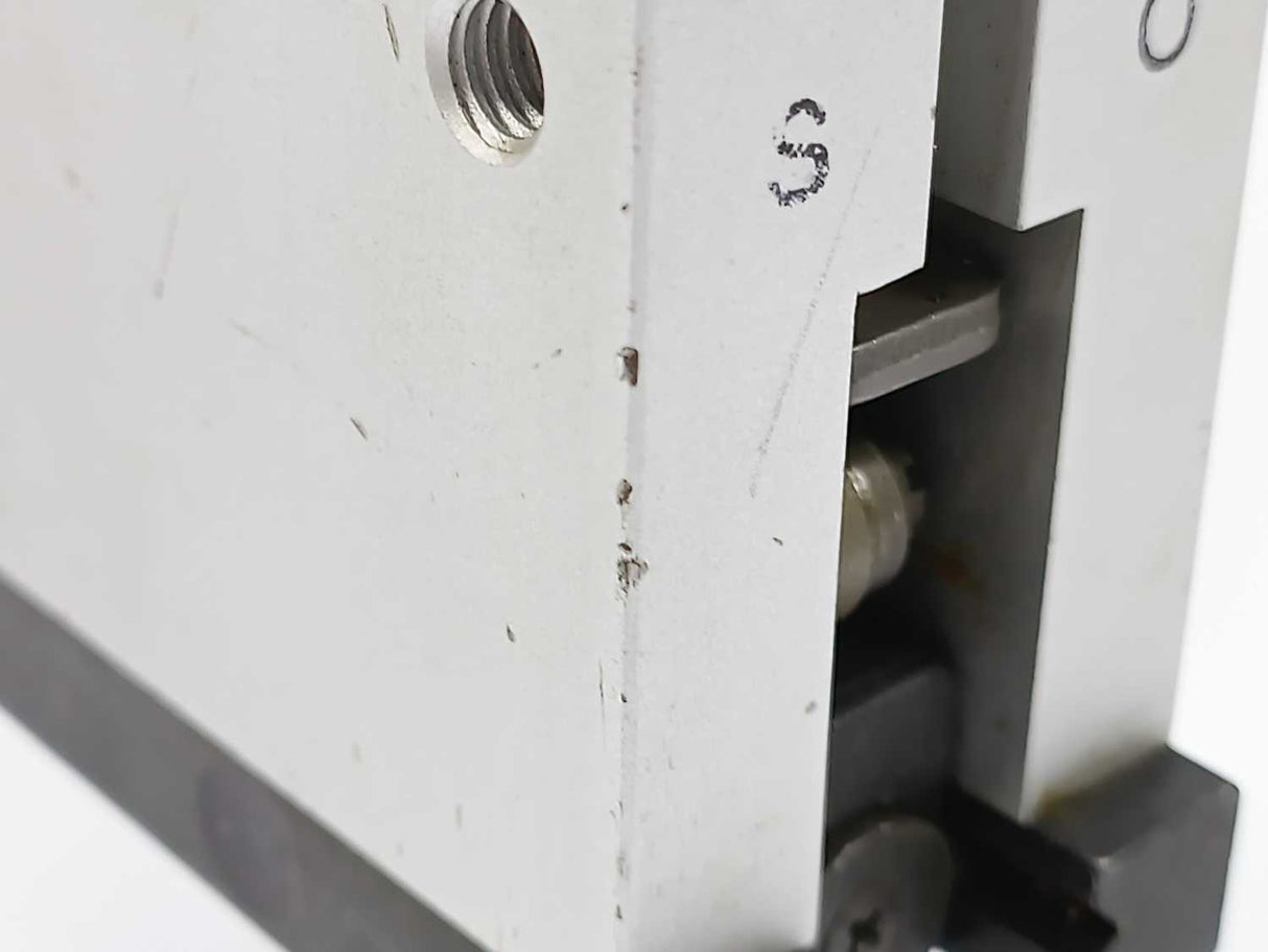 SMC MHQ2-25D Air Gripper