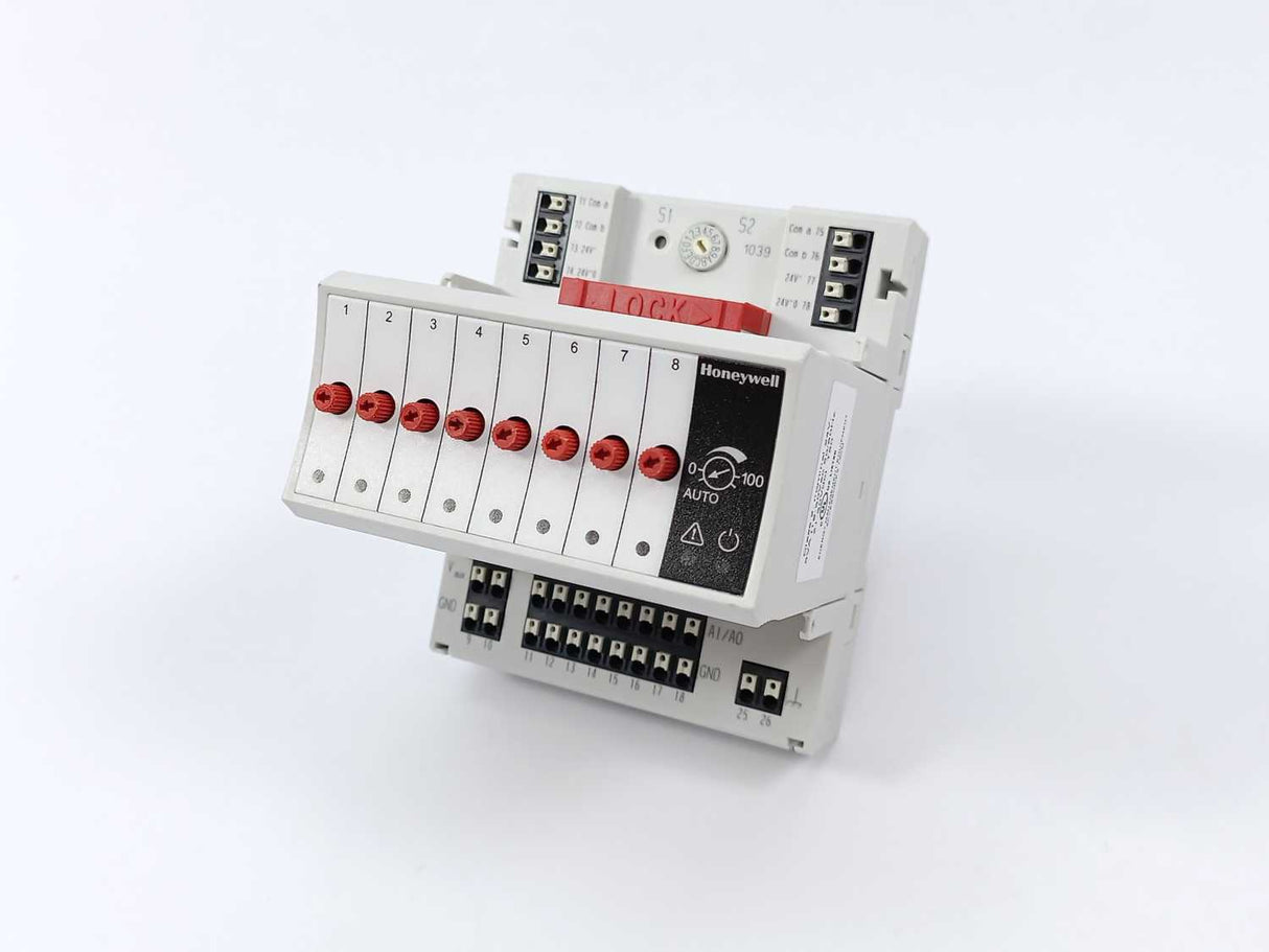 Honeywell XFR822A Analog Output Module w/ XS821-22 Base
